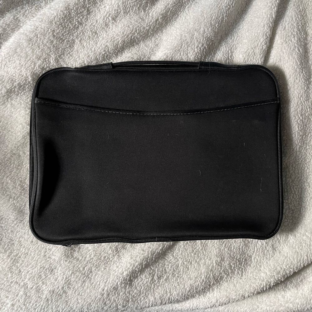 Black Microfiber Laptop Case 💻